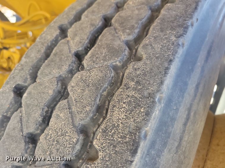 image for item DG0426 2004 Trail King TK60SSD side dump trailer