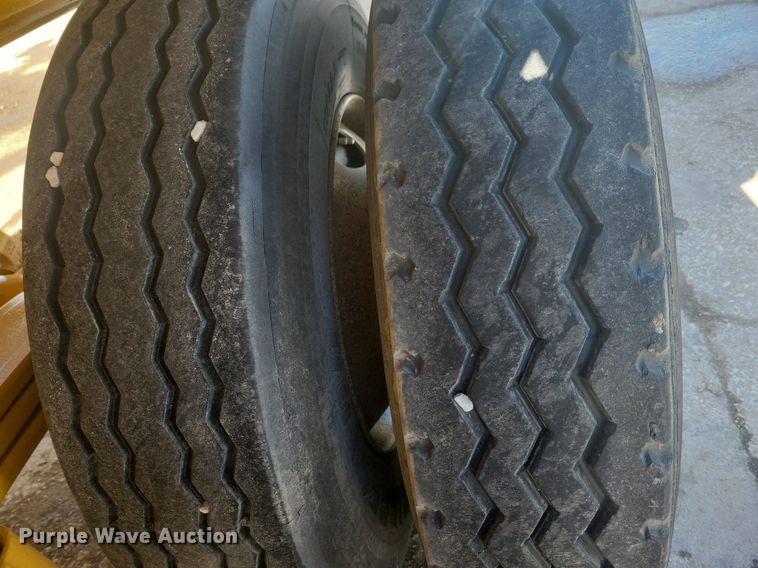 image for item DG0426 2004 Trail King TK60SSD side dump trailer