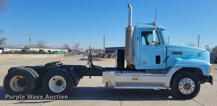 image for item DG0427 1993 Mack CL713 semi truck