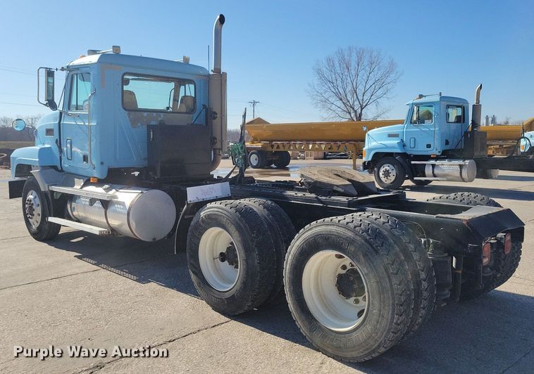 image for item DG0427 1993 Mack CL713 semi truck