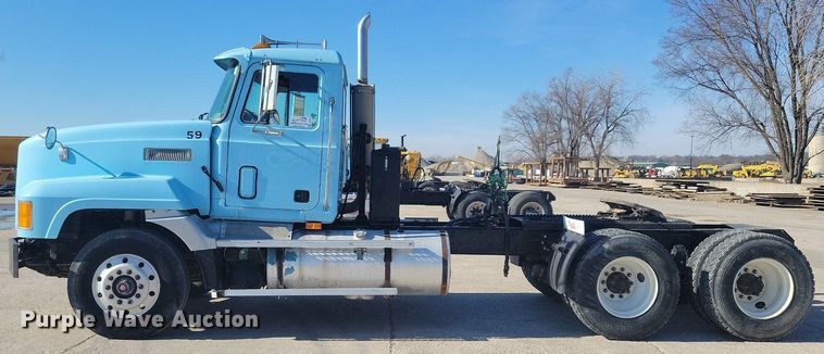 image for item DG0427 1993 Mack CL713 semi truck