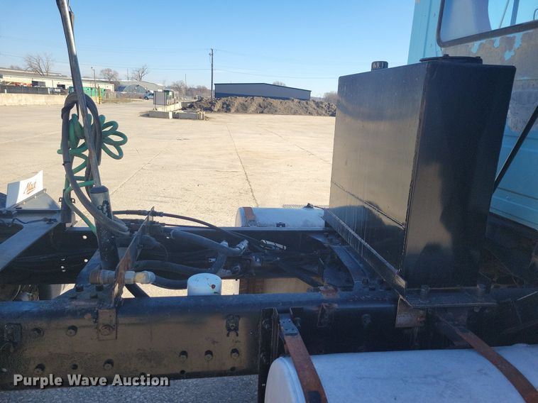 image for item DG0427 1993 Mack CL713 semi truck