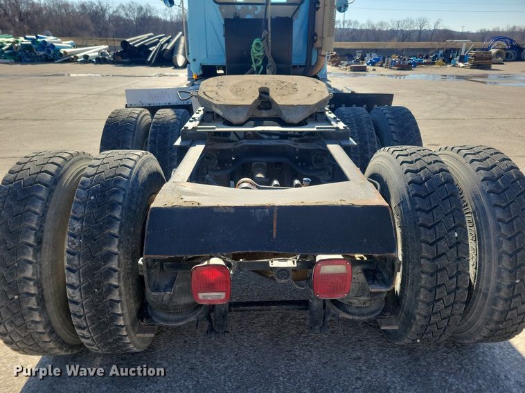 image for item DG0427 1993 Mack CL713 semi truck