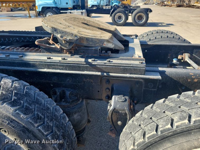 image for item DG0427 1993 Mack CL713 semi truck