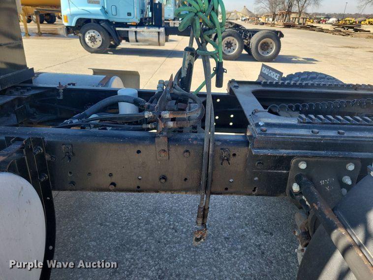 image for item DG0427 1993 Mack CL713 semi truck