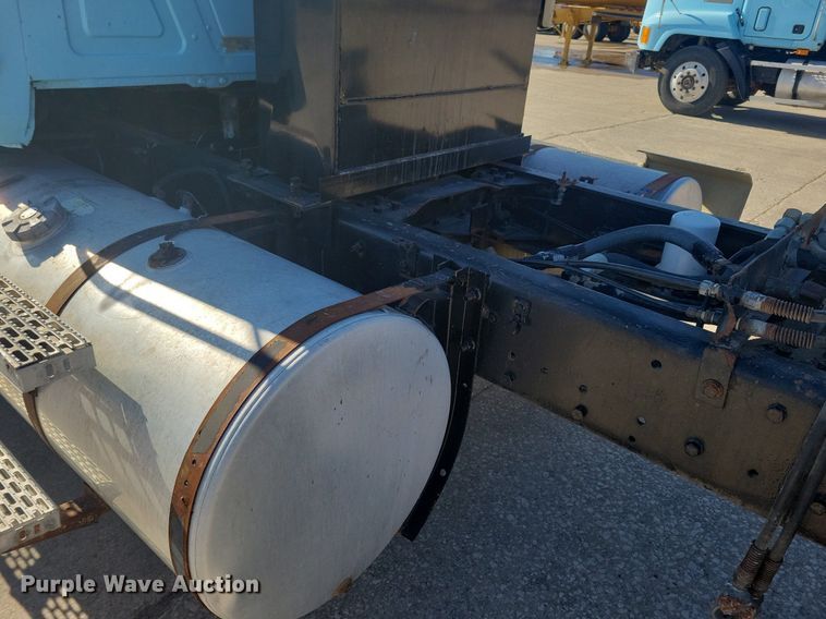 image for item DG0427 1993 Mack CL713 semi truck