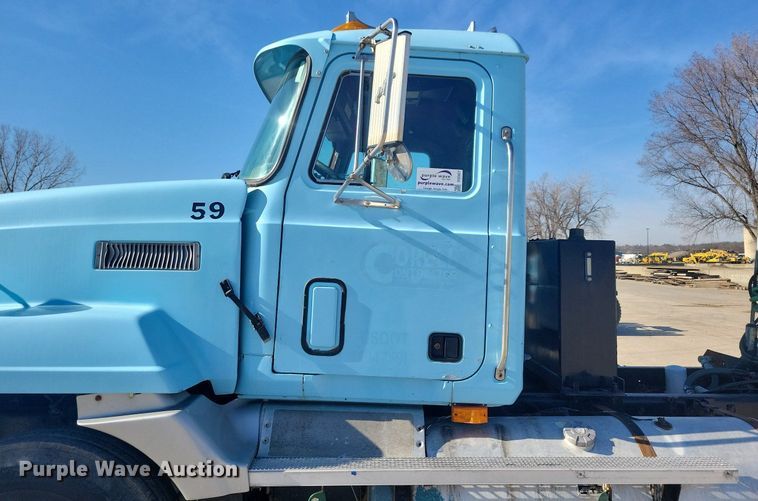 image for item DG0427 1993 Mack CL713 semi truck