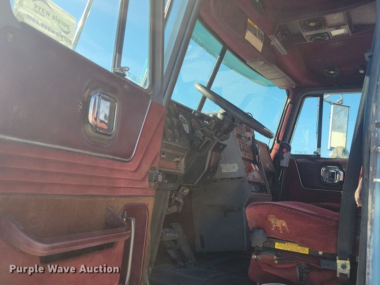 image for item DG0427 1993 Mack CL713 semi truck