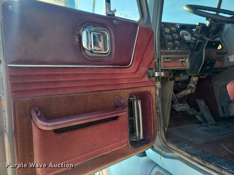 image for item DG0427 1993 Mack CL713 semi truck