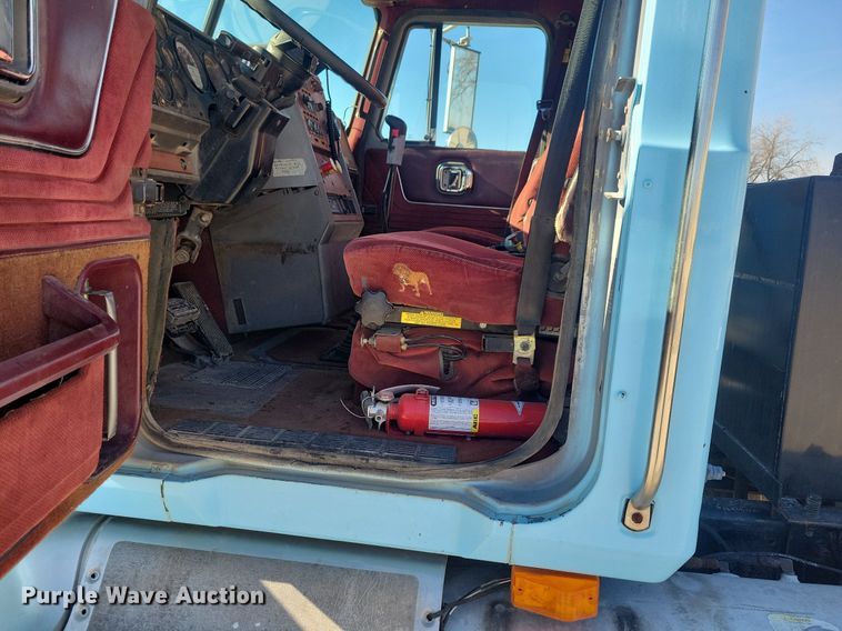 image for item DG0427 1993 Mack CL713 semi truck