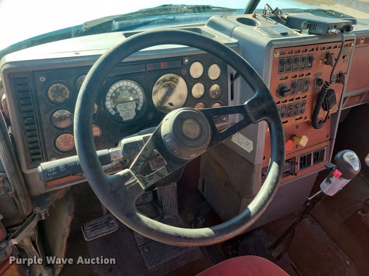 image for item DG0427 1993 Mack CL713 semi truck