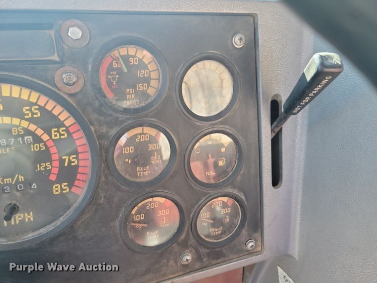 image for item DG0427 1993 Mack CL713 semi truck