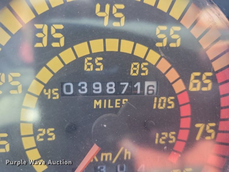 image for item DG0427 1993 Mack CL713 semi truck