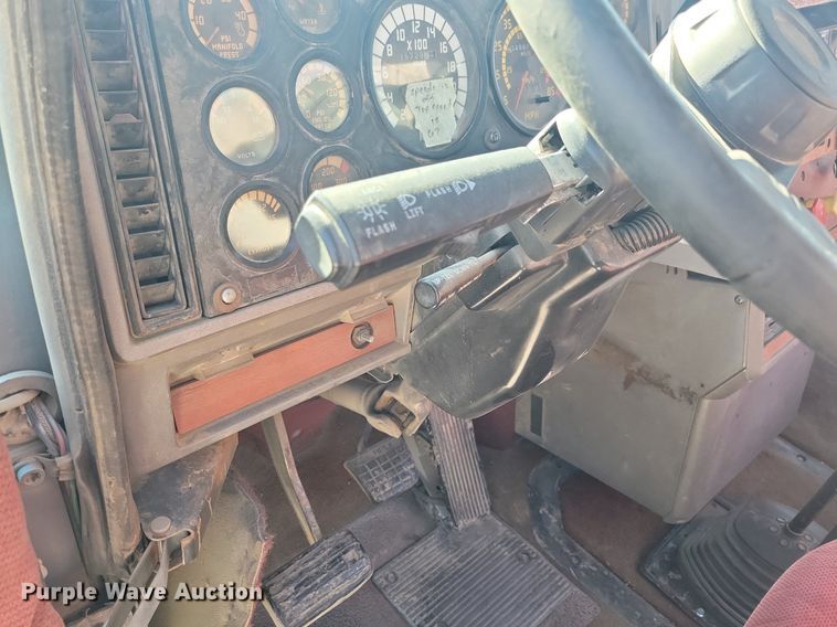 image for item DG0427 1993 Mack CL713 semi truck