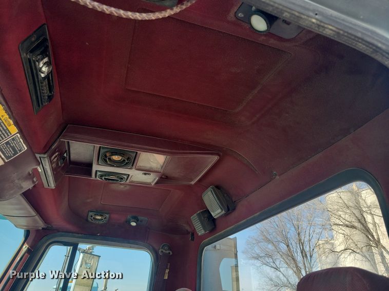 image for item DG0427 1993 Mack CL713 semi truck