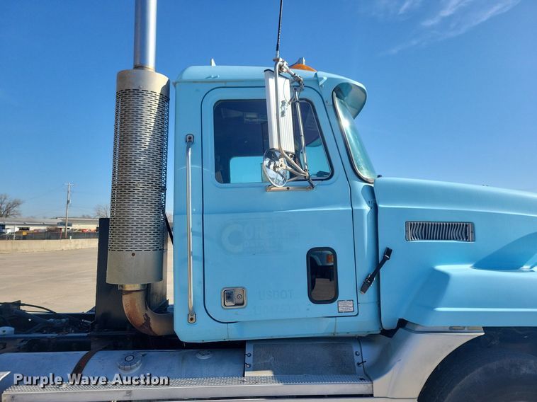 image for item DG0427 1993 Mack CL713 semi truck