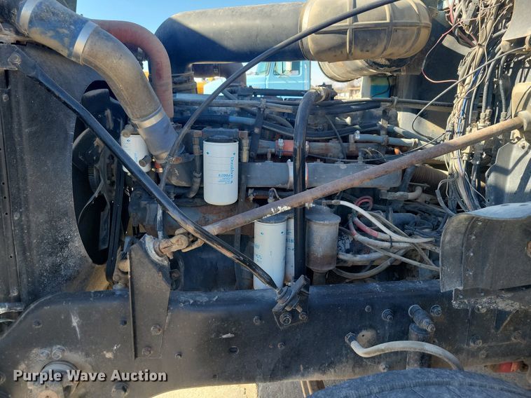 image for item DG0427 1993 Mack CL713 semi truck