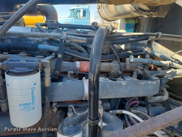 image for item DG0427 1993 Mack CL713 semi truck