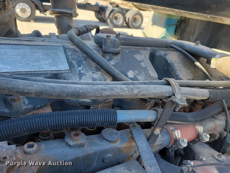 image for item DG0427 1993 Mack CL713 semi truck