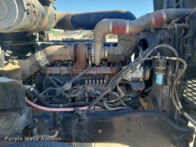 image for item DG0427 1993 Mack CL713 semi truck