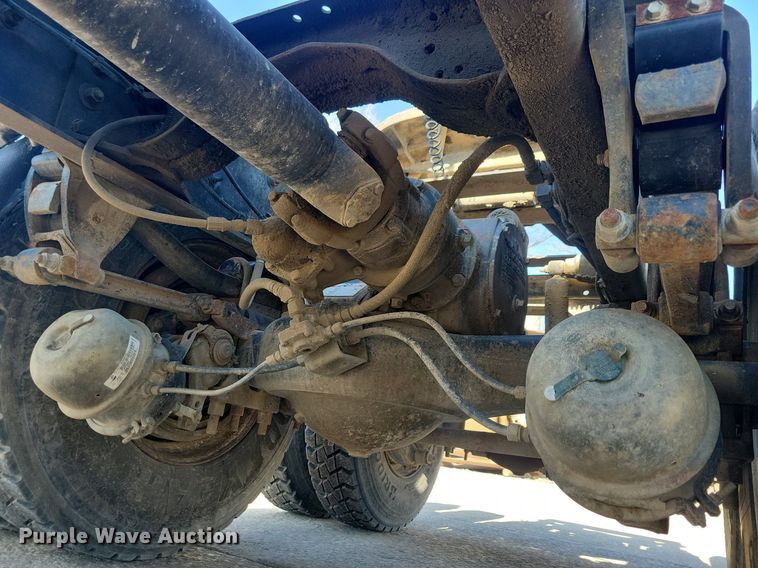 image for item DG0427 1993 Mack CL713 semi truck