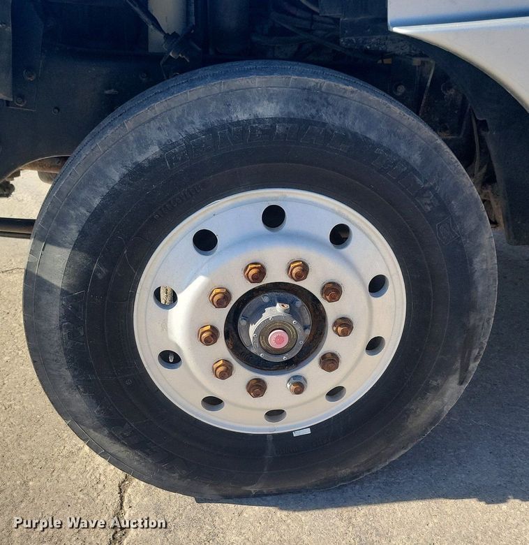 image for item DG0427 1993 Mack CL713 semi truck