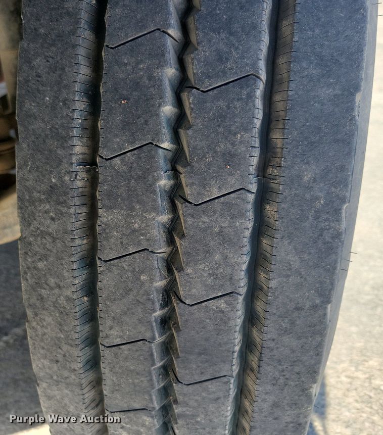 image for item DG0427 1993 Mack CL713 semi truck