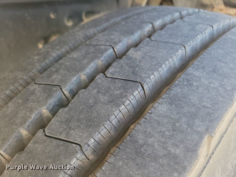 image for item DG0427 1993 Mack CL713 semi truck