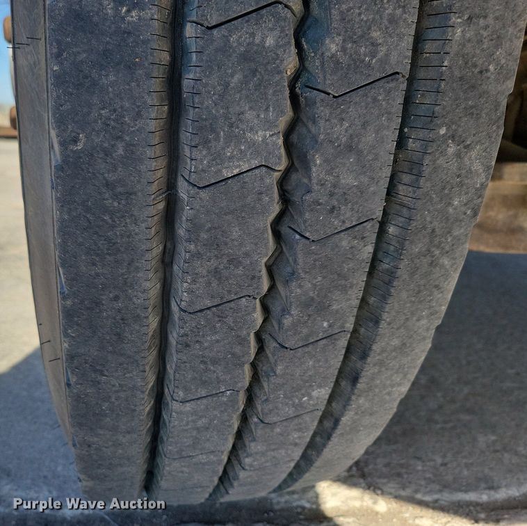 image for item DG0427 1993 Mack CL713 semi truck