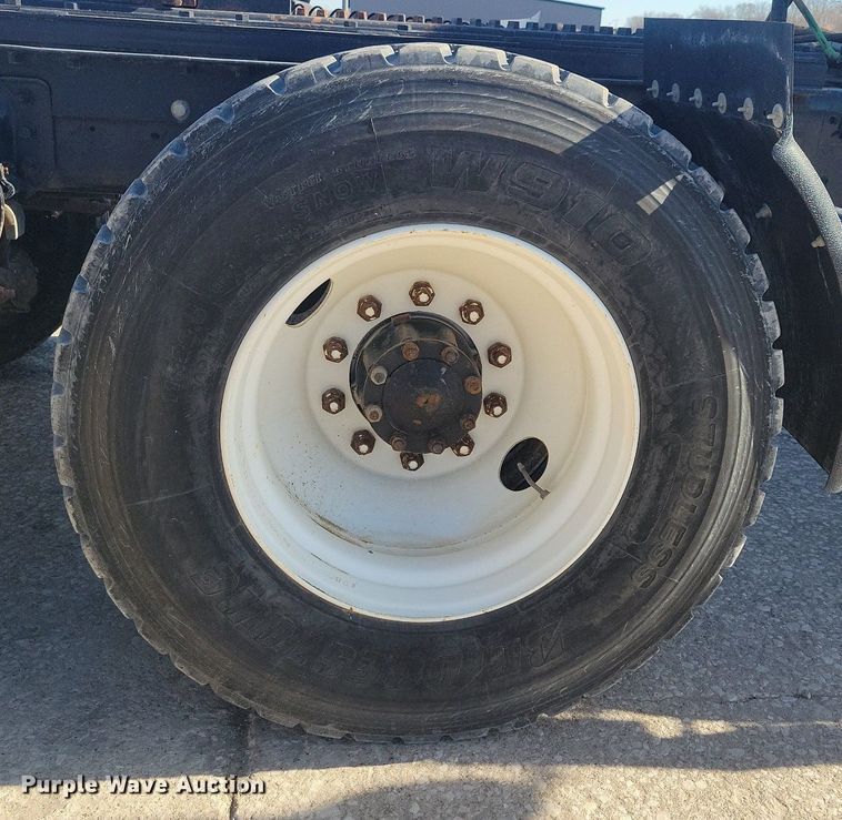 image for item DG0427 1993 Mack CL713 semi truck