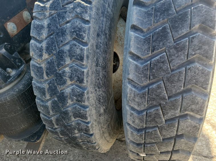 image for item DG0427 1993 Mack CL713 semi truck