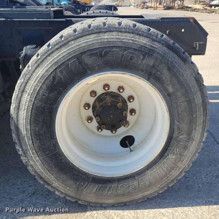 image for item DG0427 1993 Mack CL713 semi truck