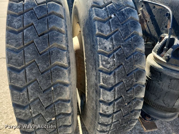 image for item DG0427 1993 Mack CL713 semi truck