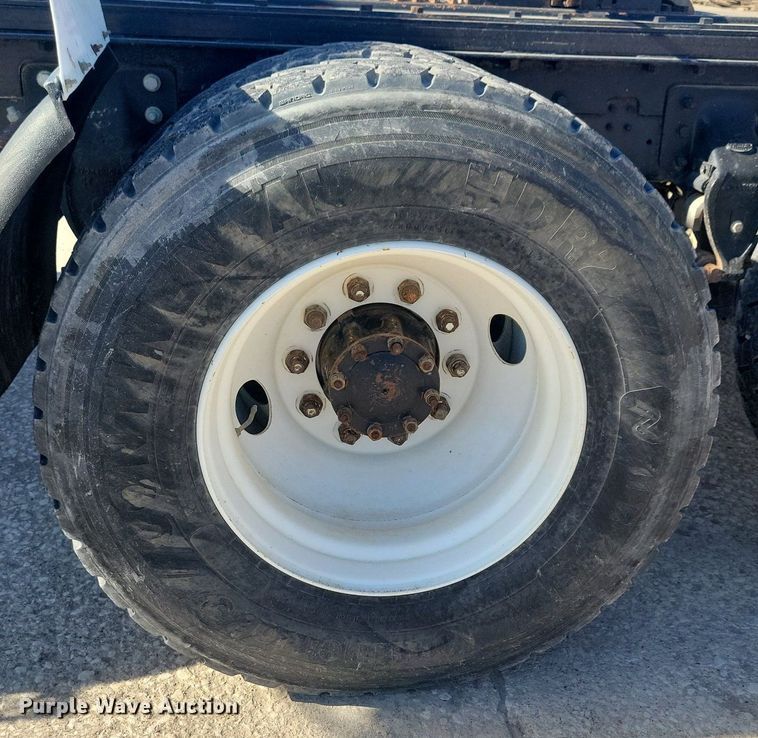 image for item DG0427 1993 Mack CL713 semi truck