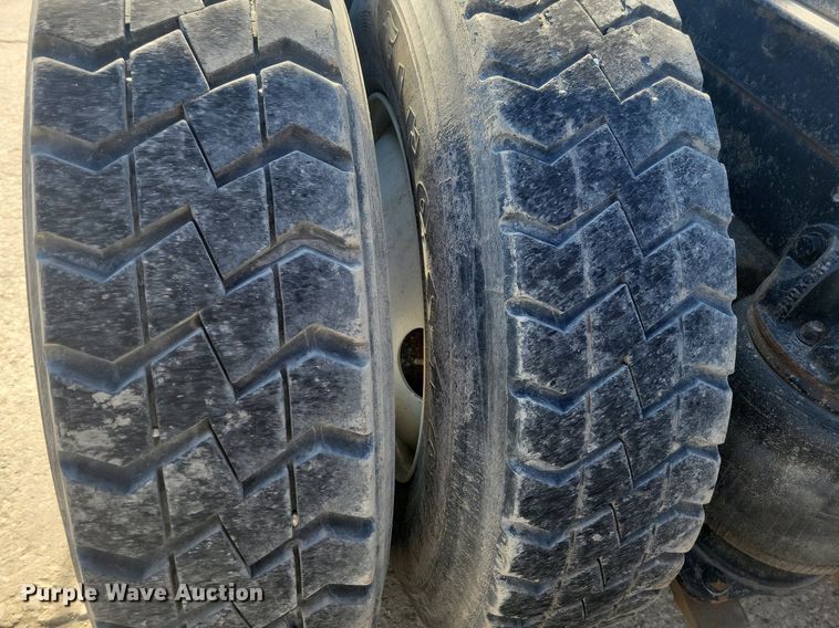 image for item DG0427 1993 Mack CL713 semi truck