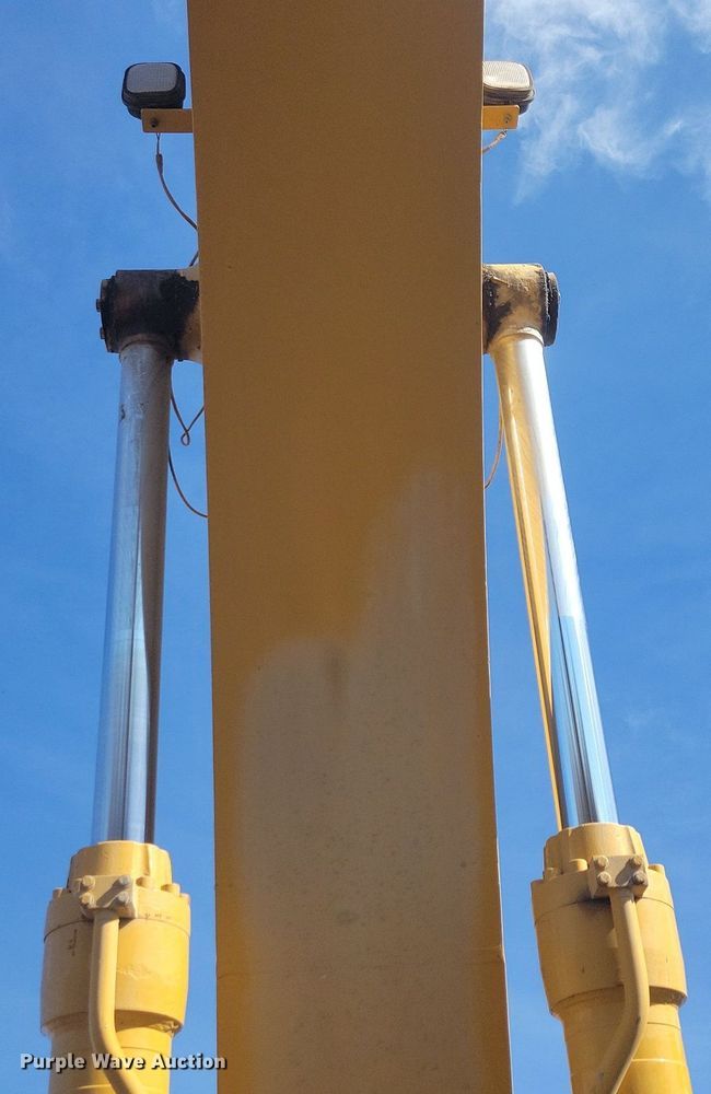 image for item DG0428 2000 Caterpillar 365BL excavator