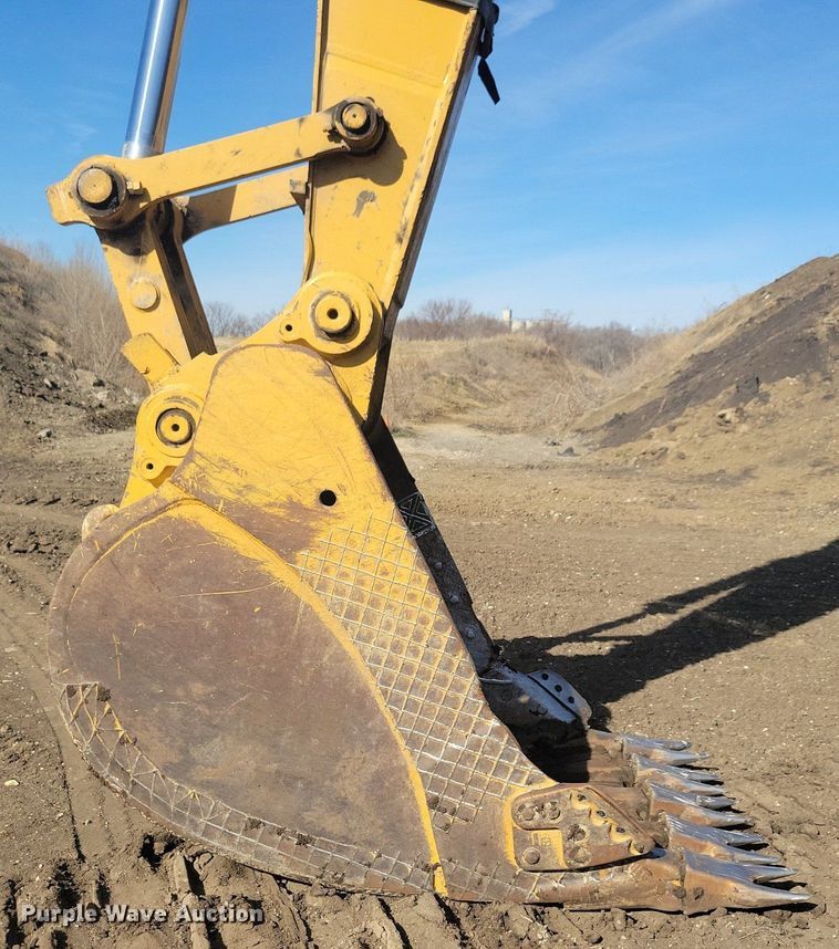 image for item DG0428 2000 Caterpillar 365BL excavator