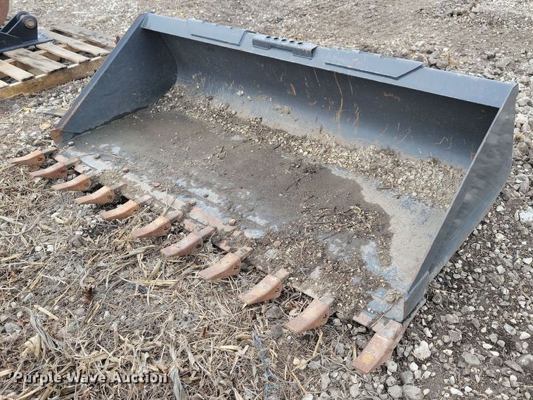 image for item DG0433 CNH skid steer bucket