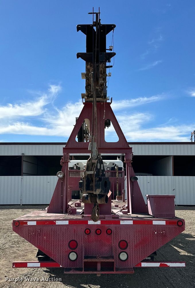 image for item DG4277 2014 Peterbilt 365 crane truck