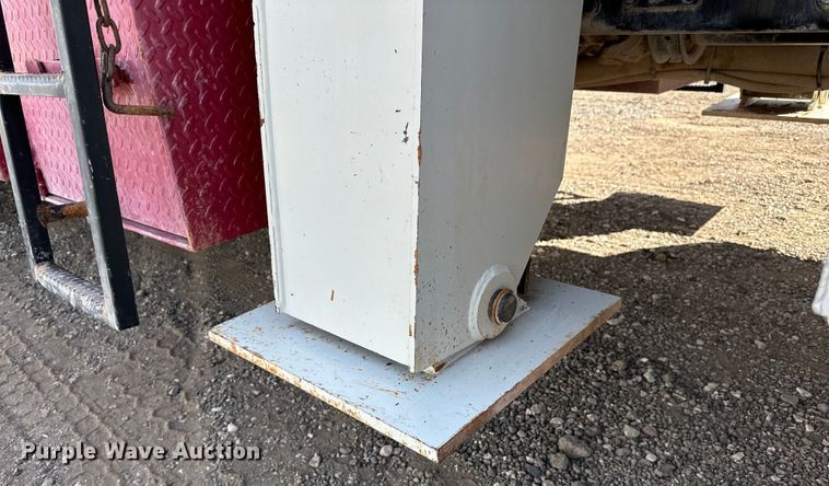 image for item DG4277 2014 Peterbilt 365 crane truck