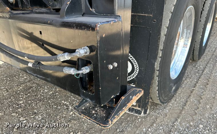 image for item DG4277 2014 Peterbilt 365 crane truck