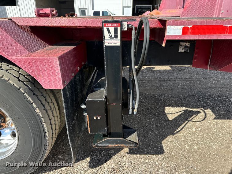 image for item DG4277 2014 Peterbilt 365 crane truck