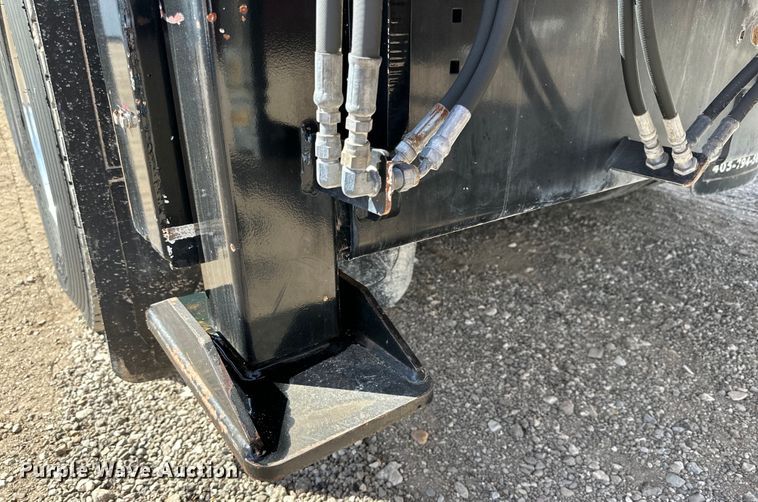 image for item DG4277 2014 Peterbilt 365 crane truck