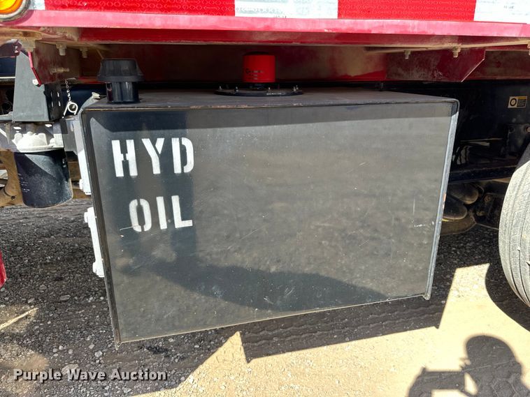 image for item DG4277 2014 Peterbilt 365 crane truck