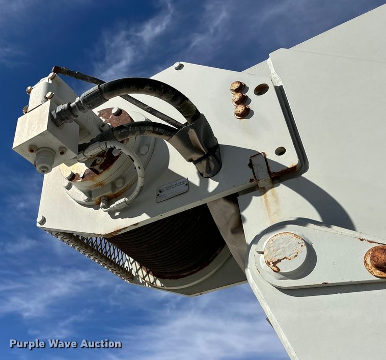 image for item DG4277 2014 Peterbilt 365 crane truck