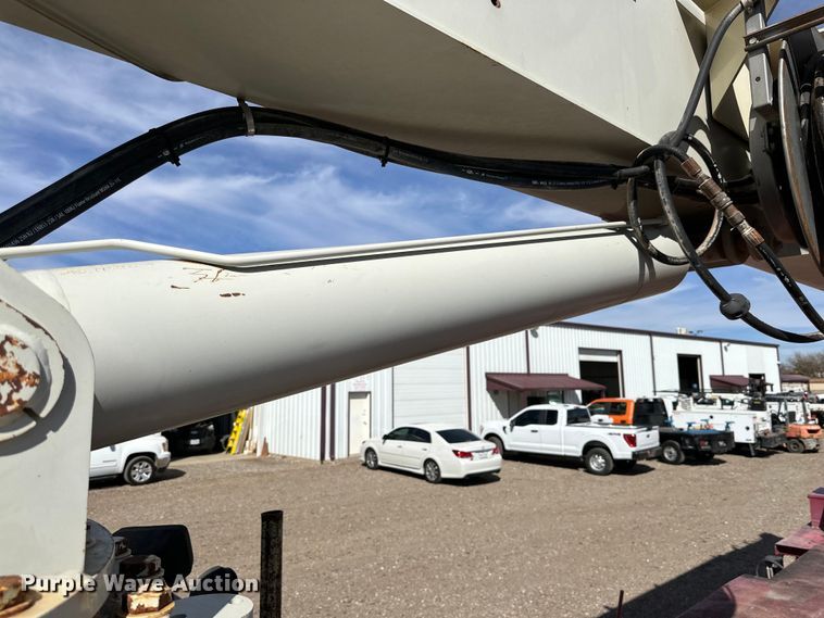 image for item DG4277 2014 Peterbilt 365 crane truck