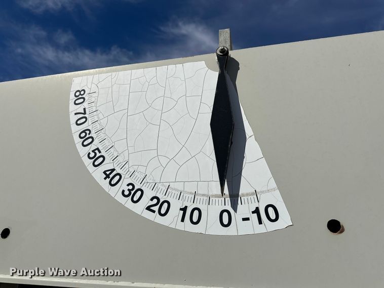 image for item DG4277 2014 Peterbilt 365 crane truck