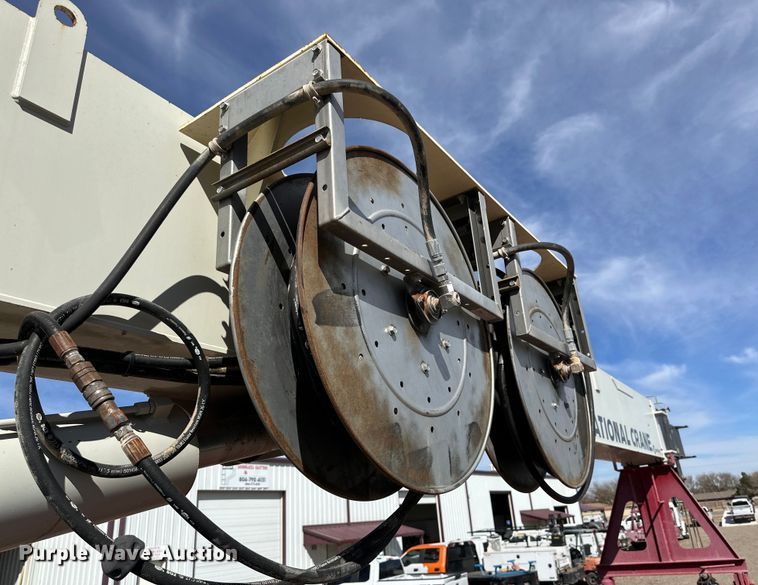 image for item DG4277 2014 Peterbilt 365 crane truck