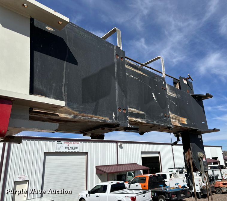 image for item DG4277 2014 Peterbilt 365 crane truck