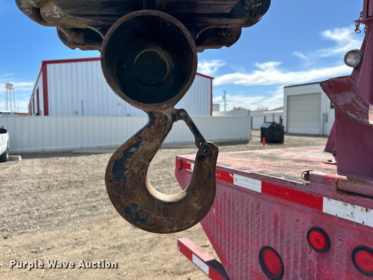 image for item DG4277 2014 Peterbilt 365 crane truck